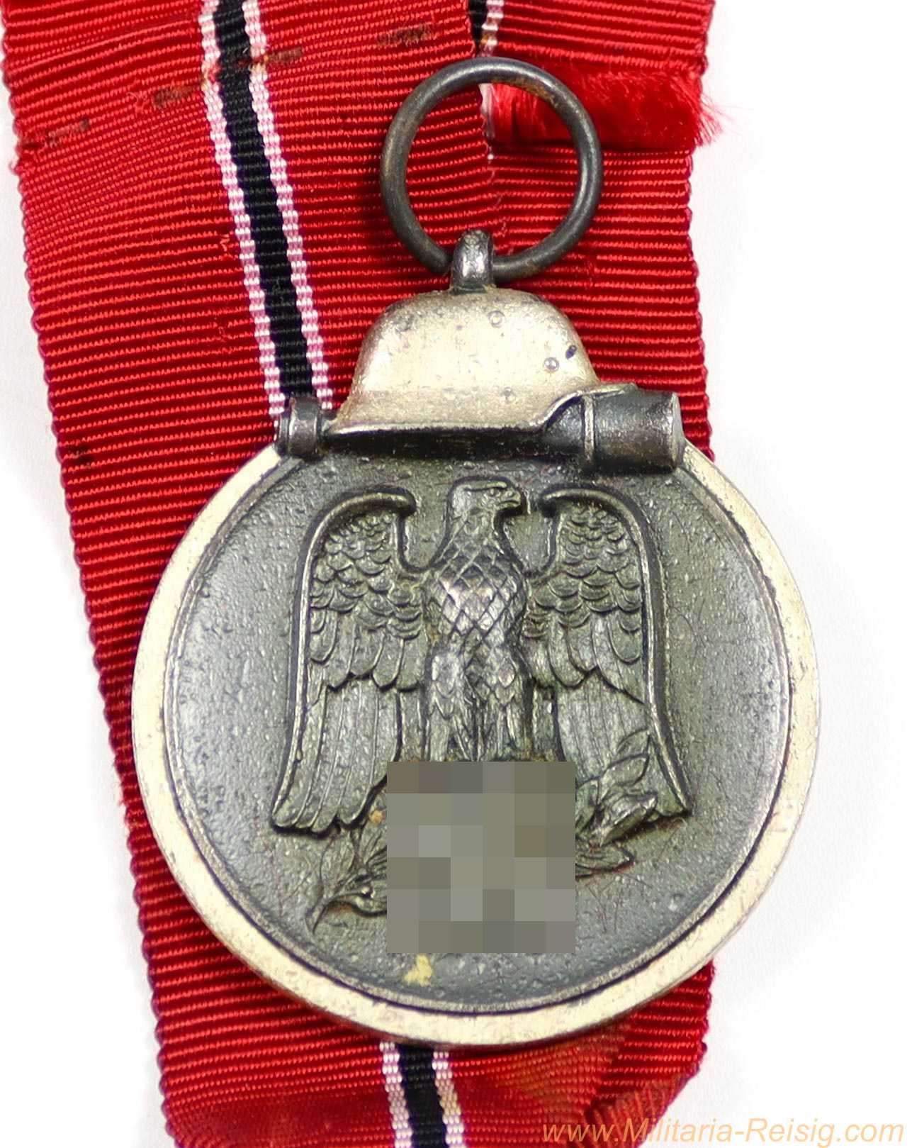 "Winterschlacht im Osten 1941/42" am Band, Hersteller "25" (Arbeitsgemeinschaft der Graveur-, Gold- und Silberschmiedeinnungen, Hanau am Main)
