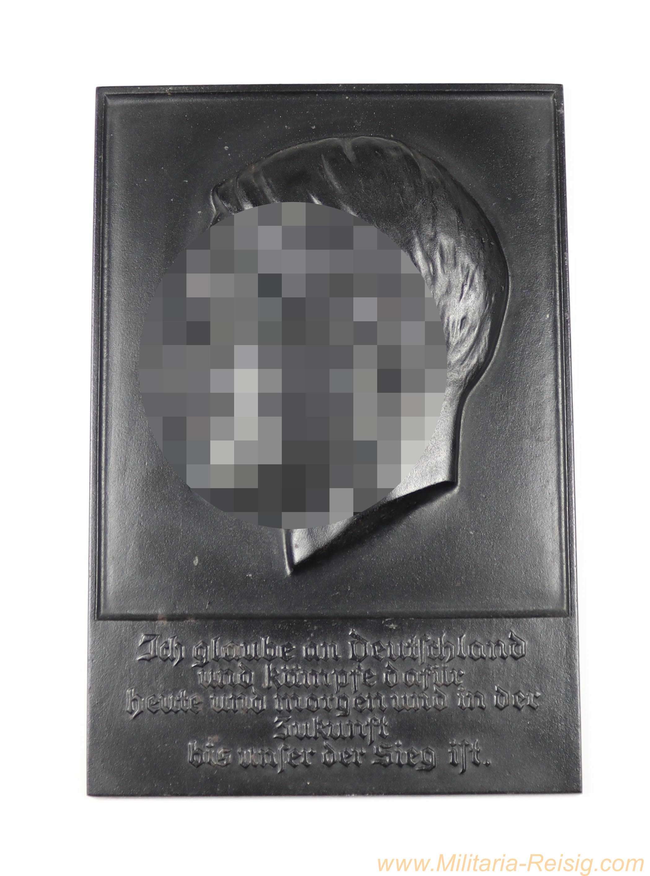 Relief "Adolf Hitler" – signiert "W. Wolff 33"