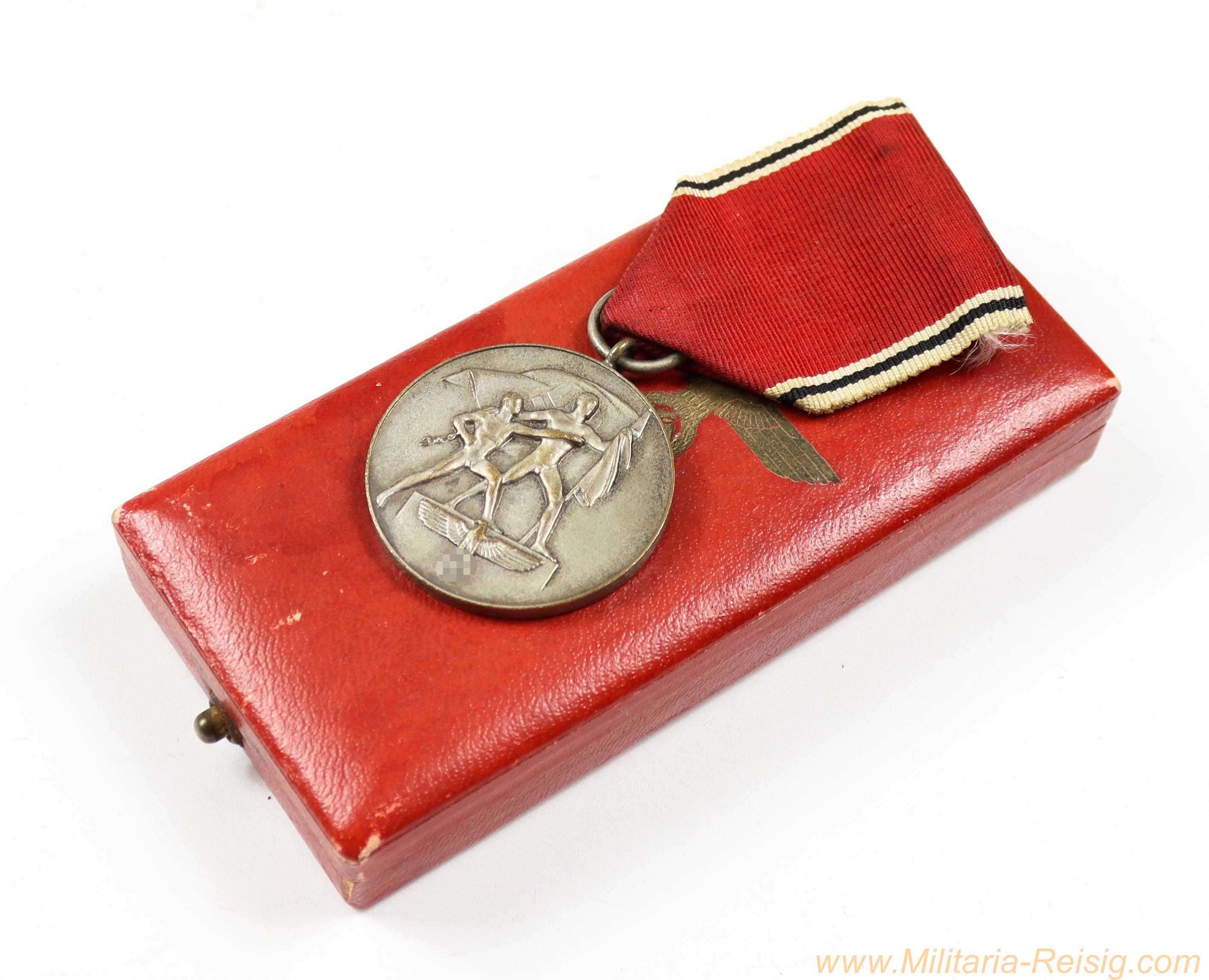 Medaille zur Erinnerung an den 13. März 1938 "Anschluss Österreich" im Etui