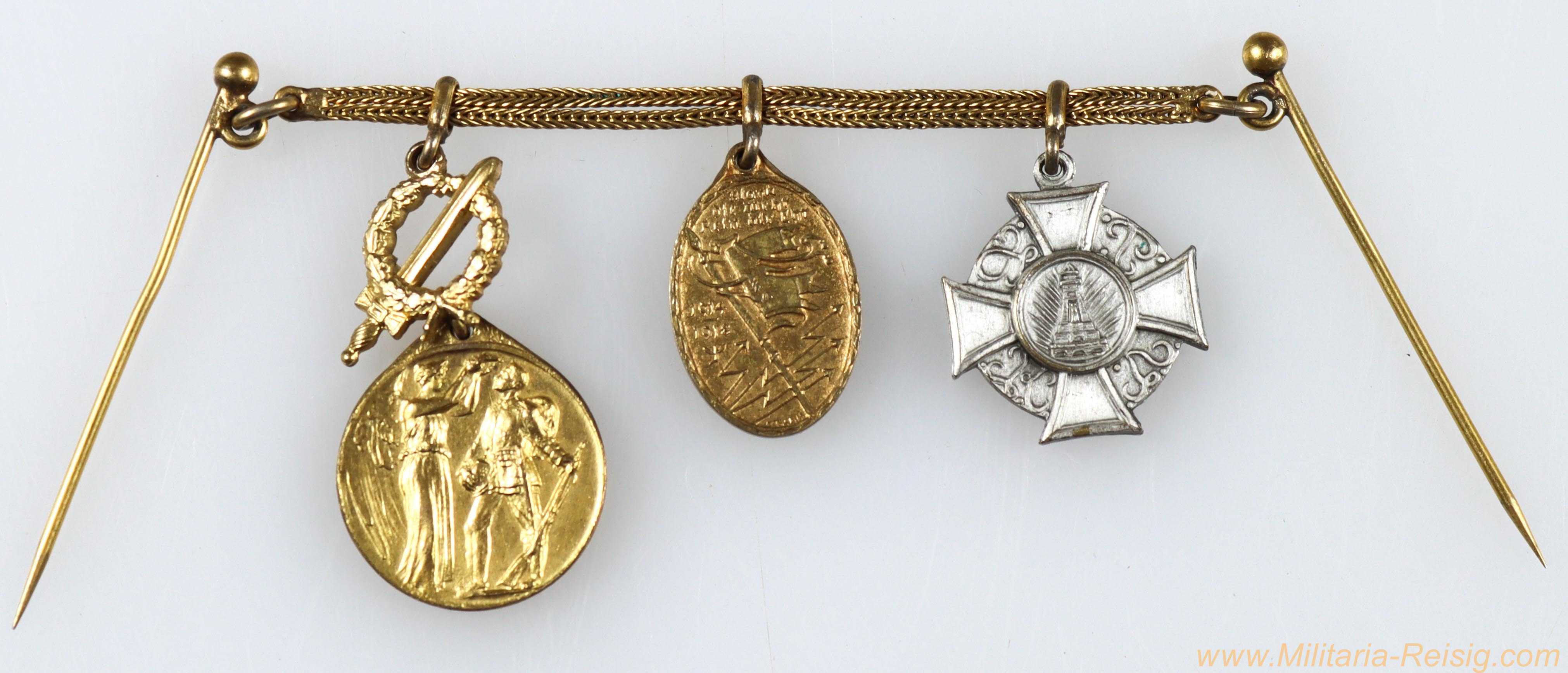 Frackkette mit 3 Auszeichnungen