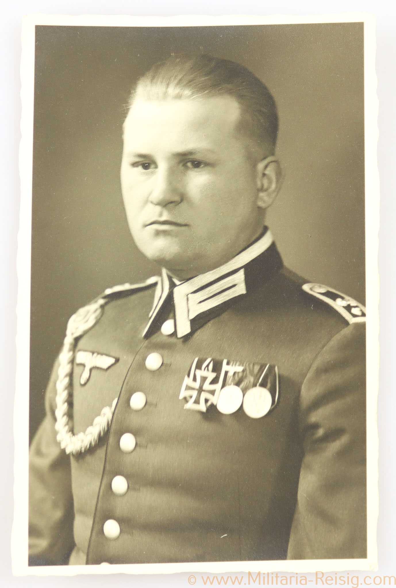 Wehrmacht Portraitfoto mit Ordensspange