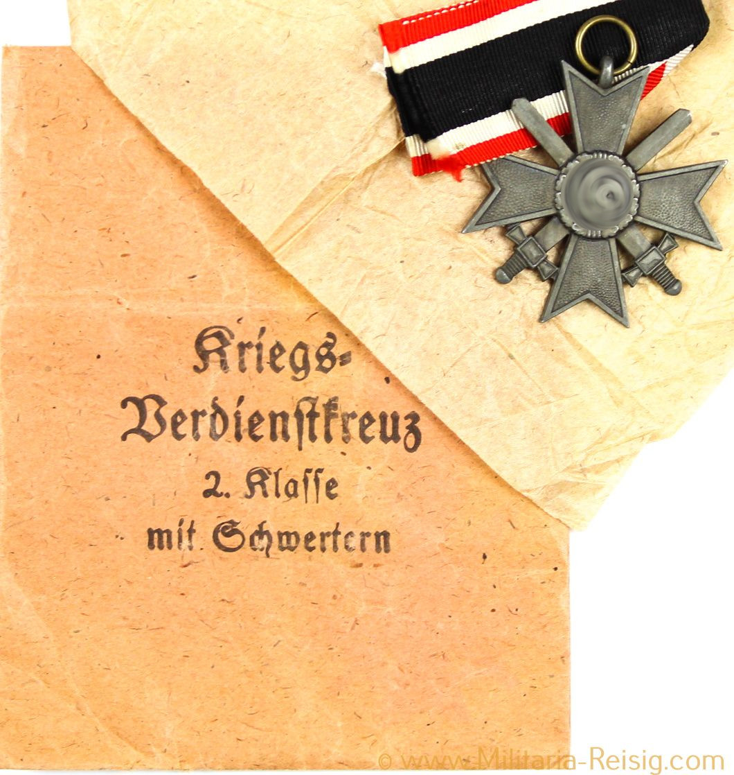 Kriegsverdienstkreuz mit Schwertern 2.Klasse 1939 und Tüte, Herst. Emil Herrmann & Co. Gablonz