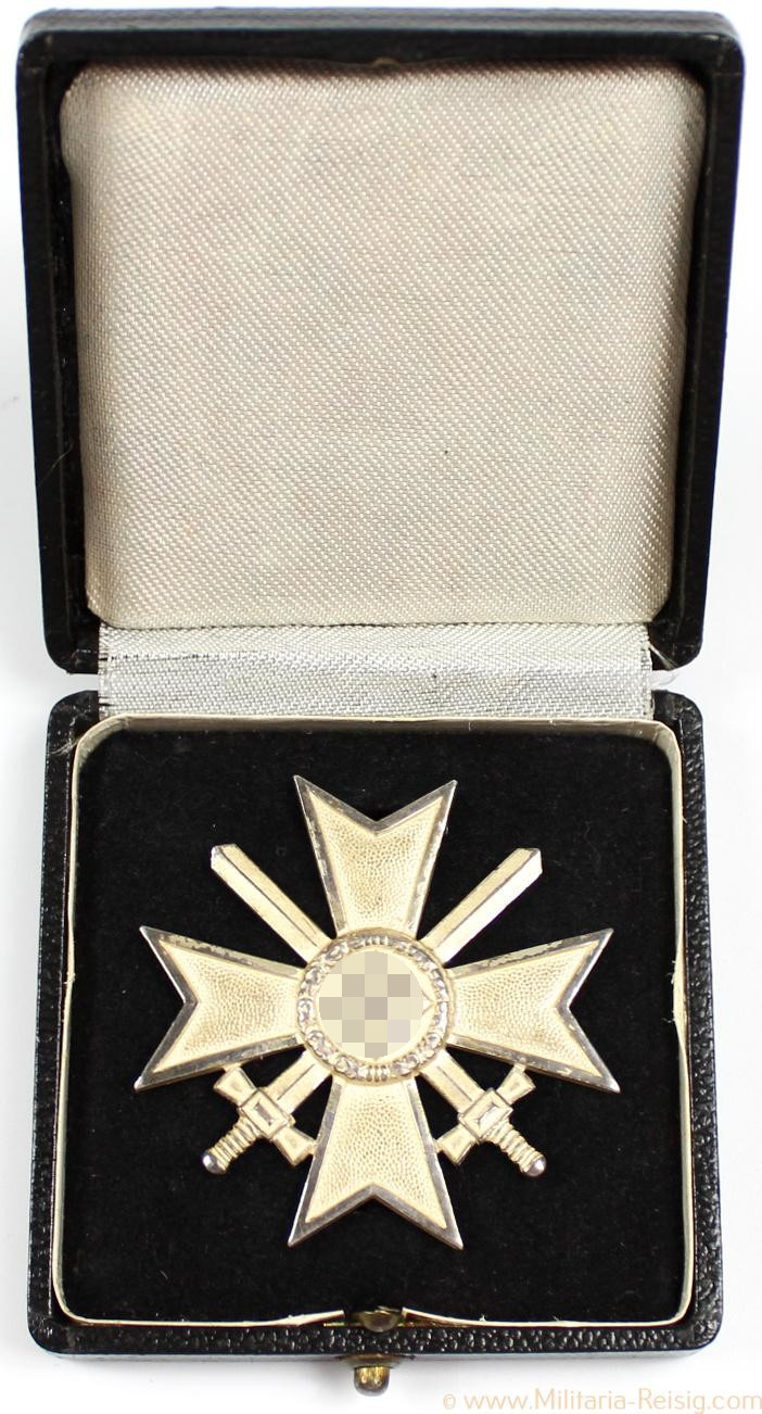 Kriegsverdienstkreuz 1. Klasse mit Schwertern im Etui, Herst. L/11