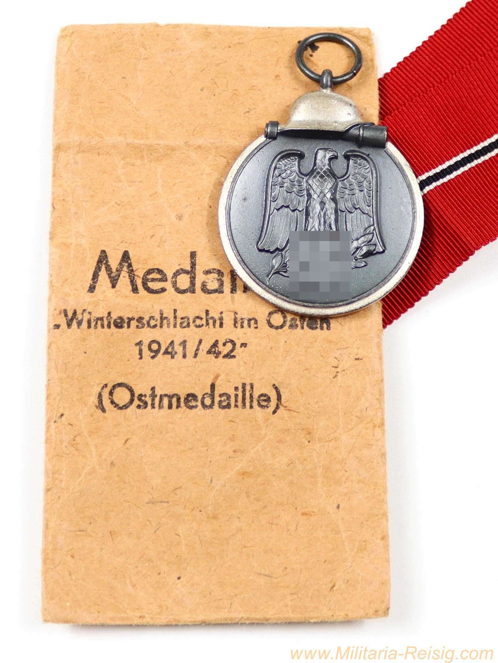 Ostmedaille "Winterschlacht im Osten 1941/42" – Hersteller 110 Otto Zappe, Gablonz – mit Verleihungstüte