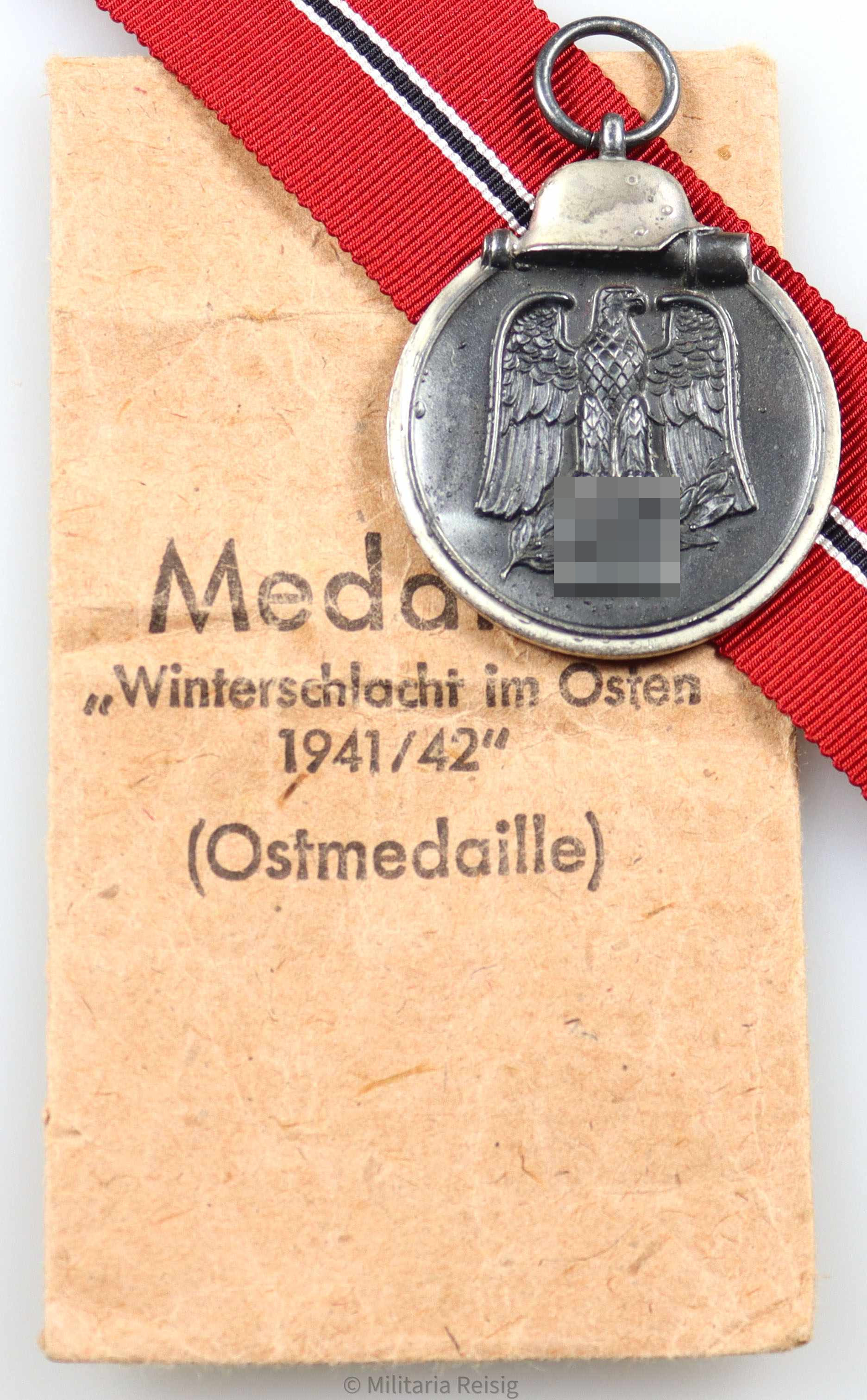 Bandring mit Hersteller "127", steht für die Firma "Moritz Hausch AG, Pforzheim".