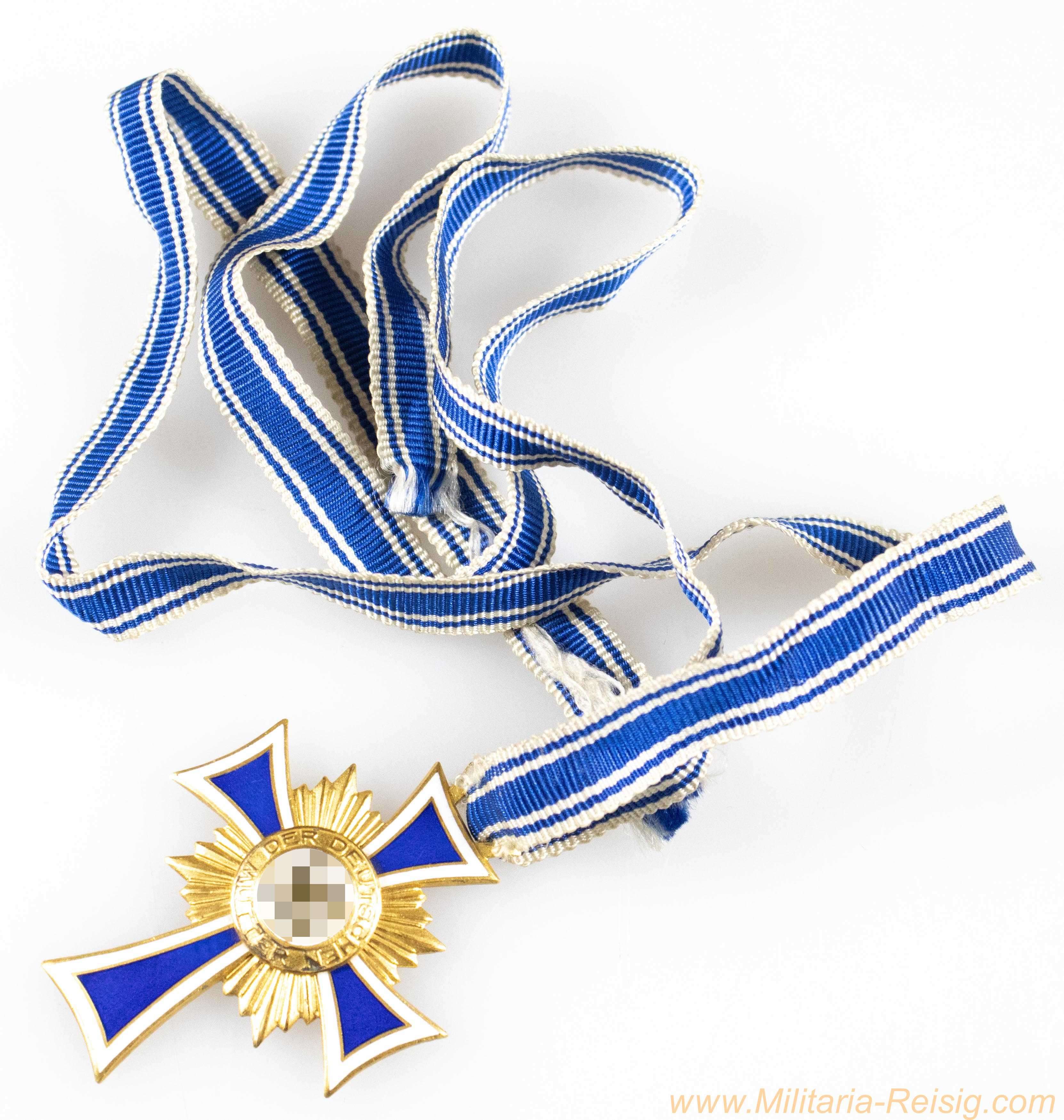 Mutterkreuz in Gold