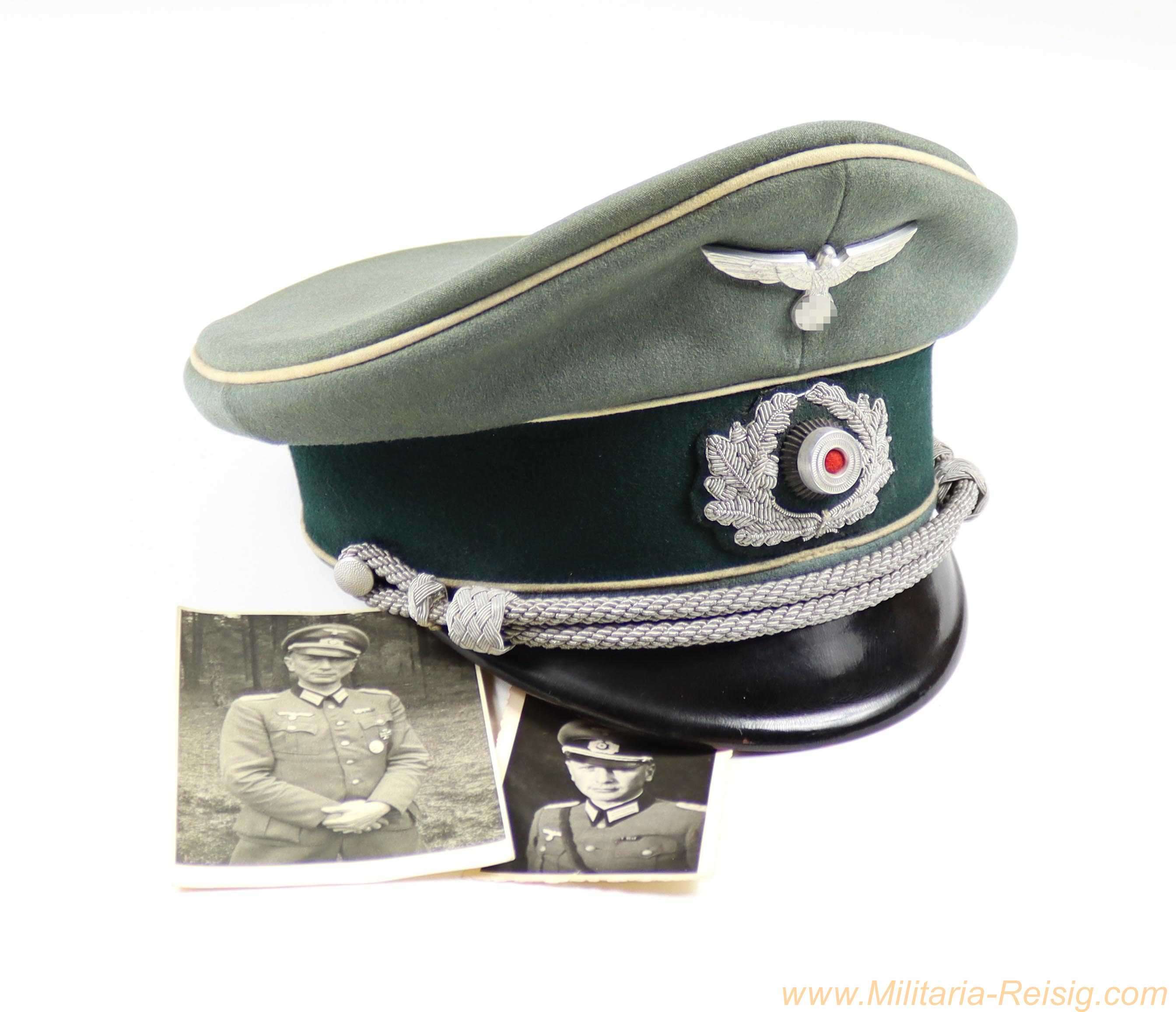 Wehrmacht Offiziers-Schirmmütze der Infanterie mit Trägerfotos