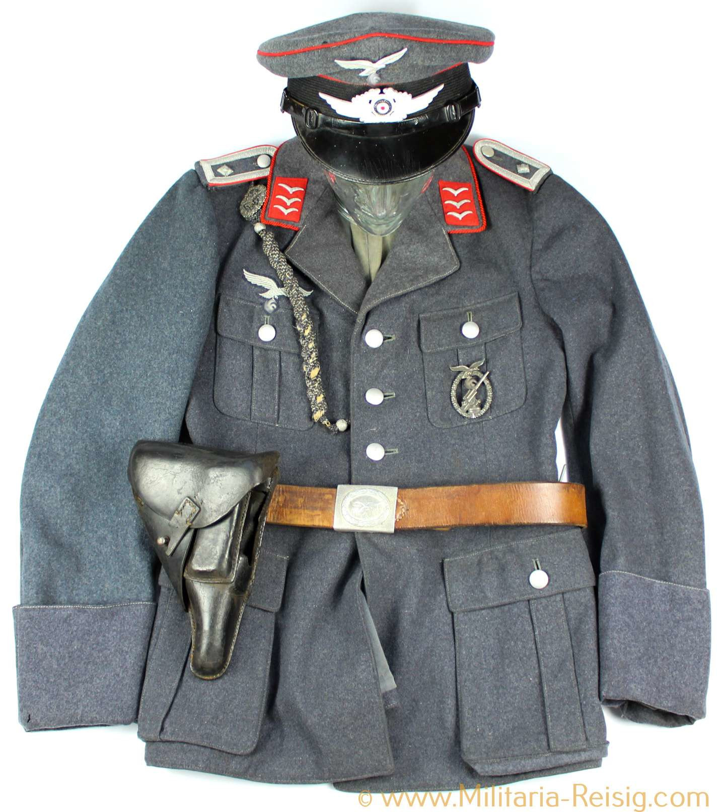 Uniform mit Auszeichnungen und Kopfbedeckung eines Obergefreiten, Flakartillerie