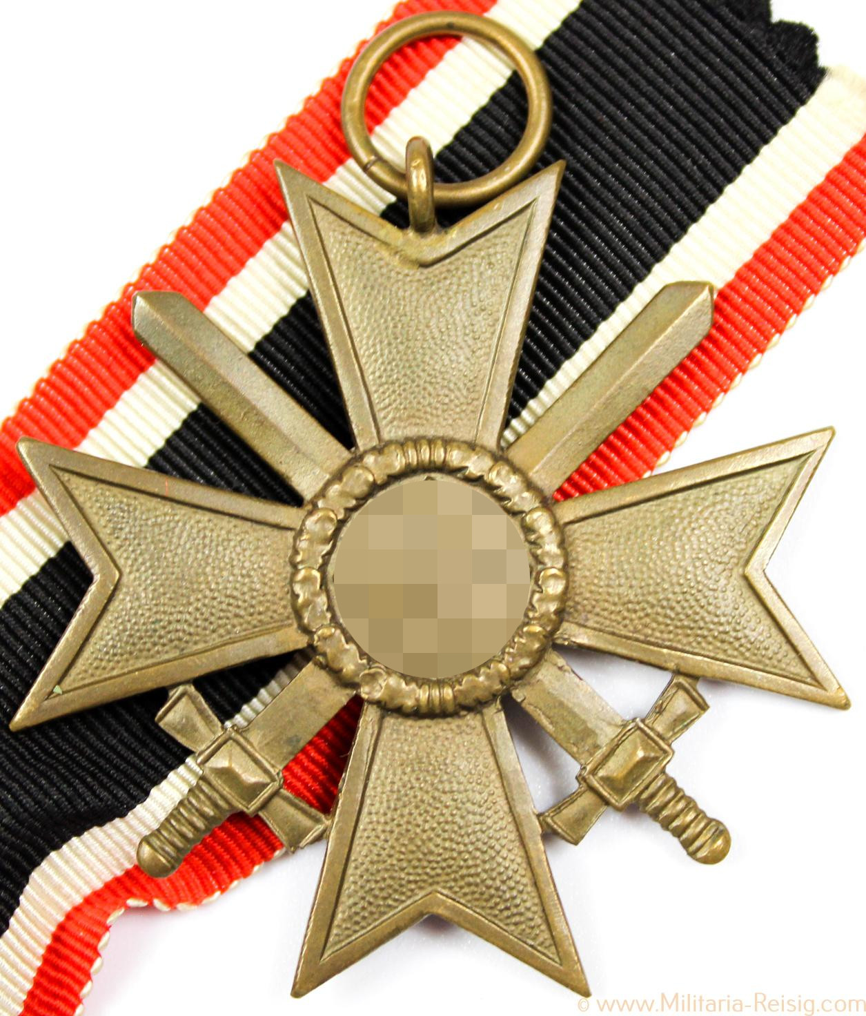 Kriegsverdienstkreuz 2. Klasse mit Schwerter am Band. aus Buntmetall.