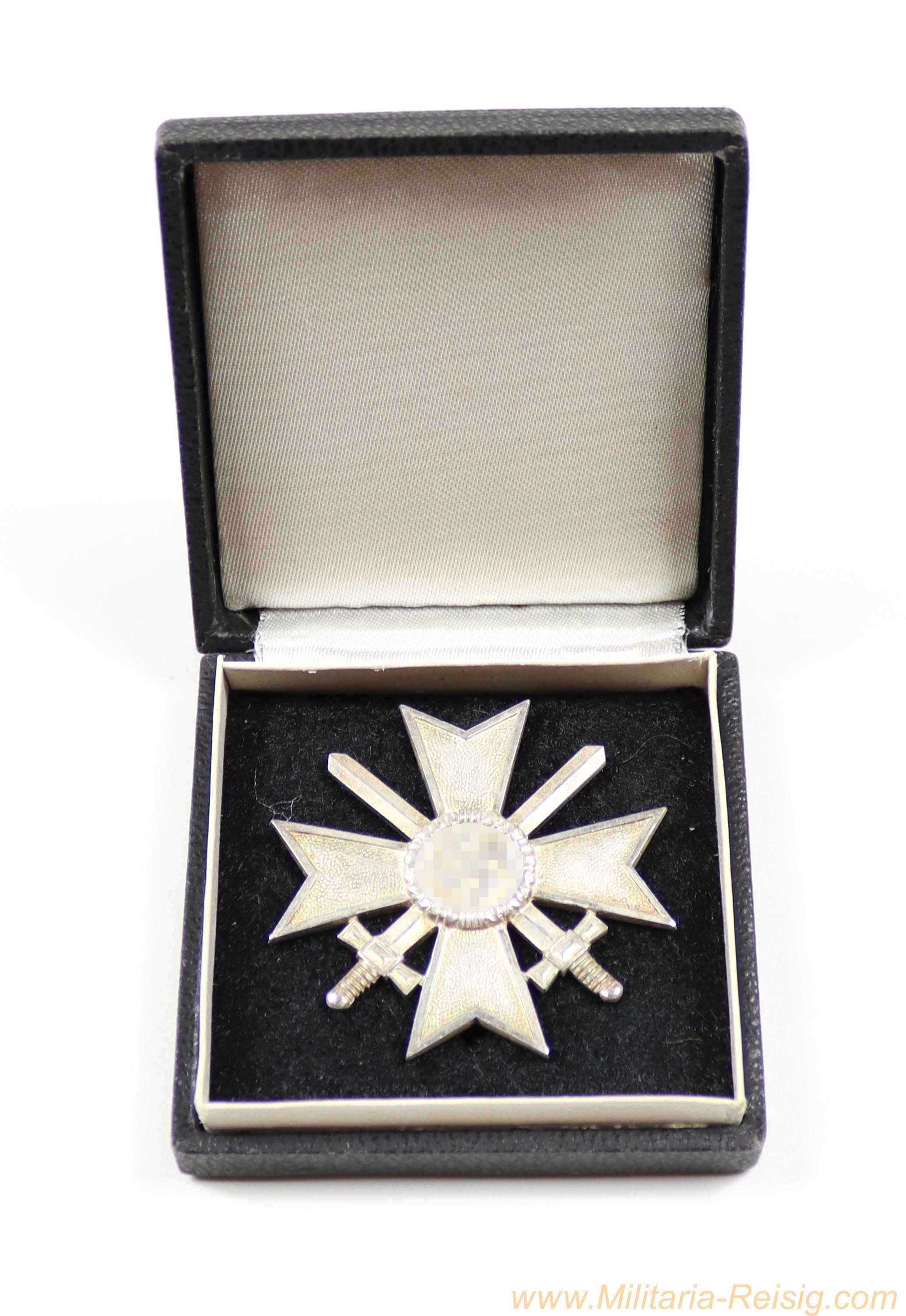 Kriegsverdienstkreuz 1. Klasse 1939 mit Schwertern im Etui – Hersteller 1
