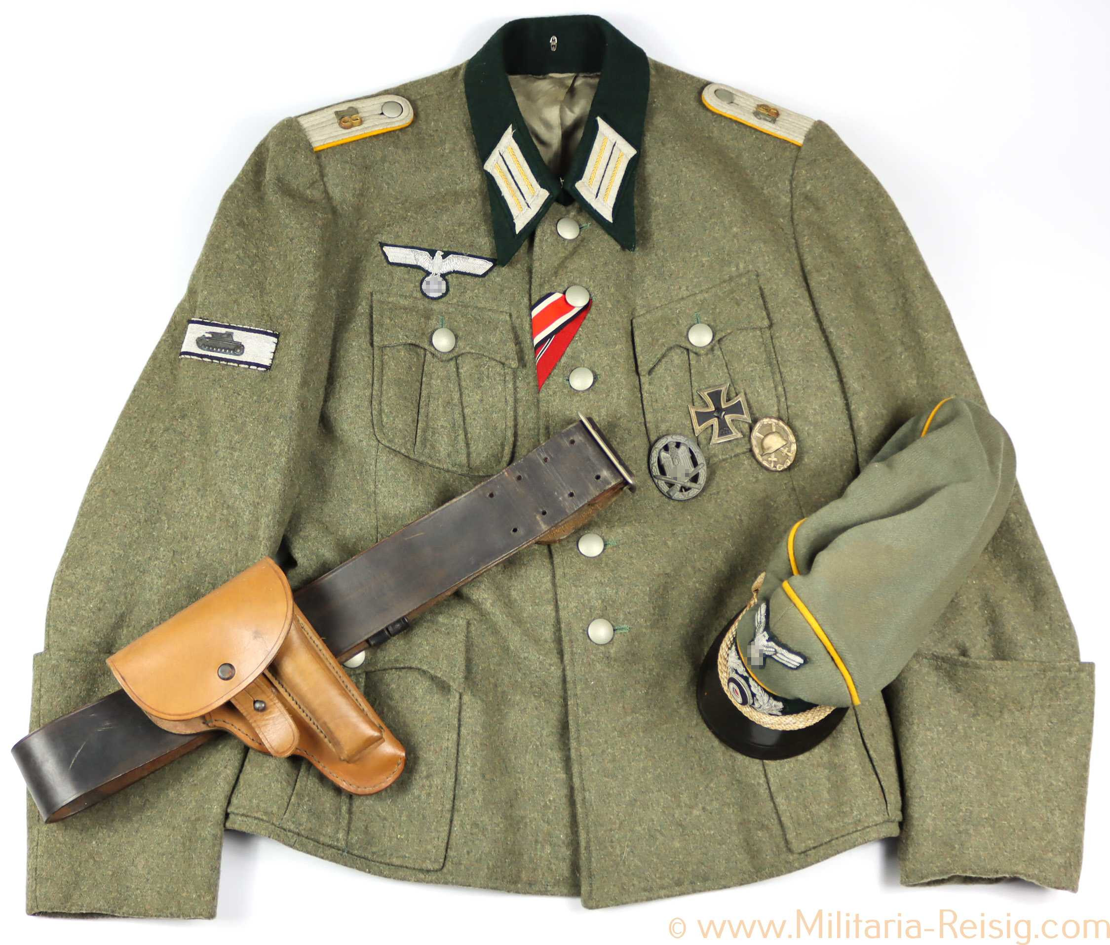 Wehrmacht M36 Feldbluse mit Schirmmütze der Kavallerie für einen Offizier