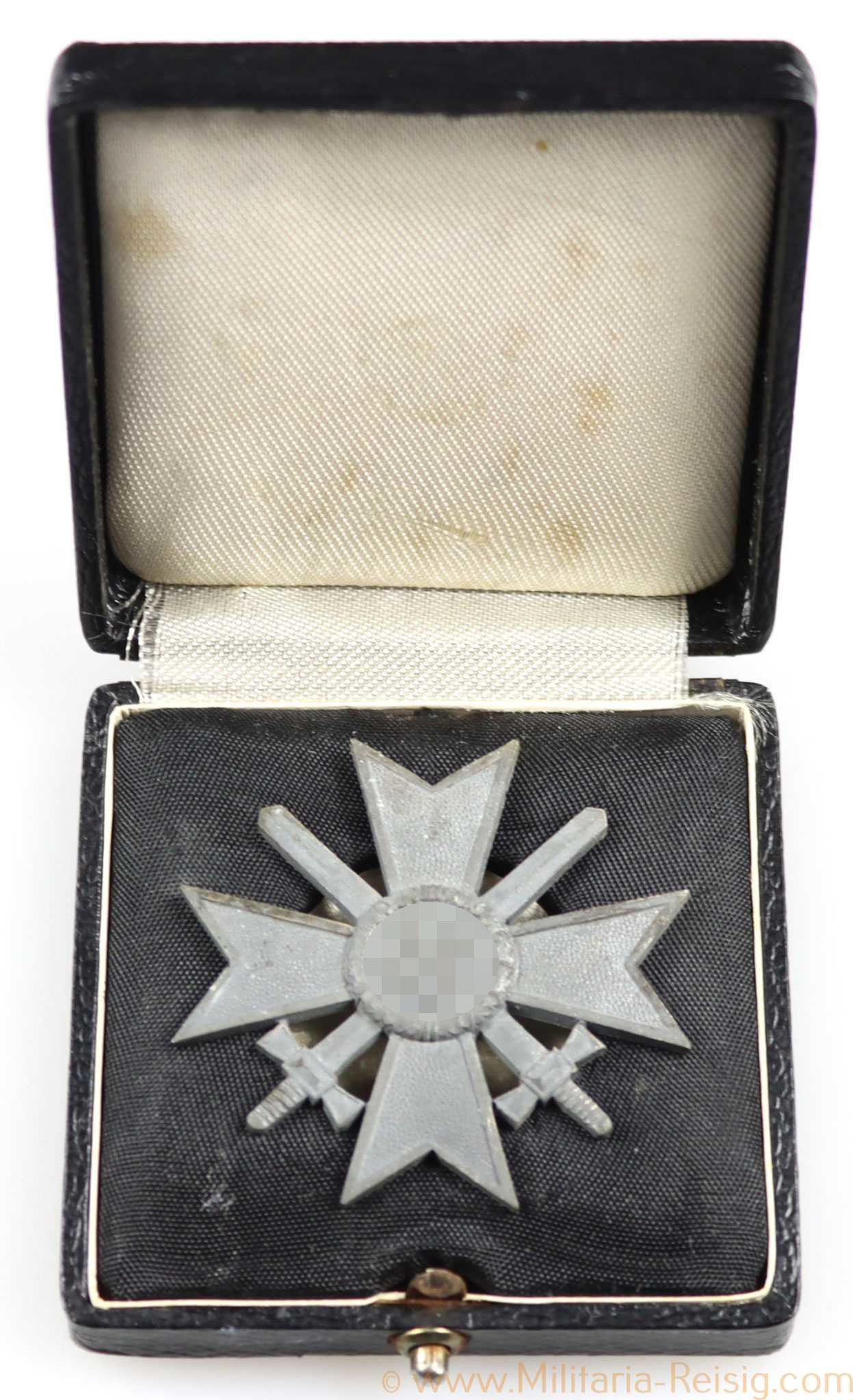 Kriegsverdienstkreuz 1. Klasse mit Schwertern an Schraubscheibe im Etui
