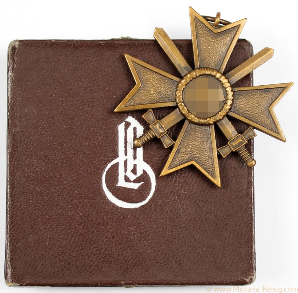 Kriegsverdienstkreuz 2. Klasse mit Schwertern im LDO-Etui 1. Form, Hersteller L/11
