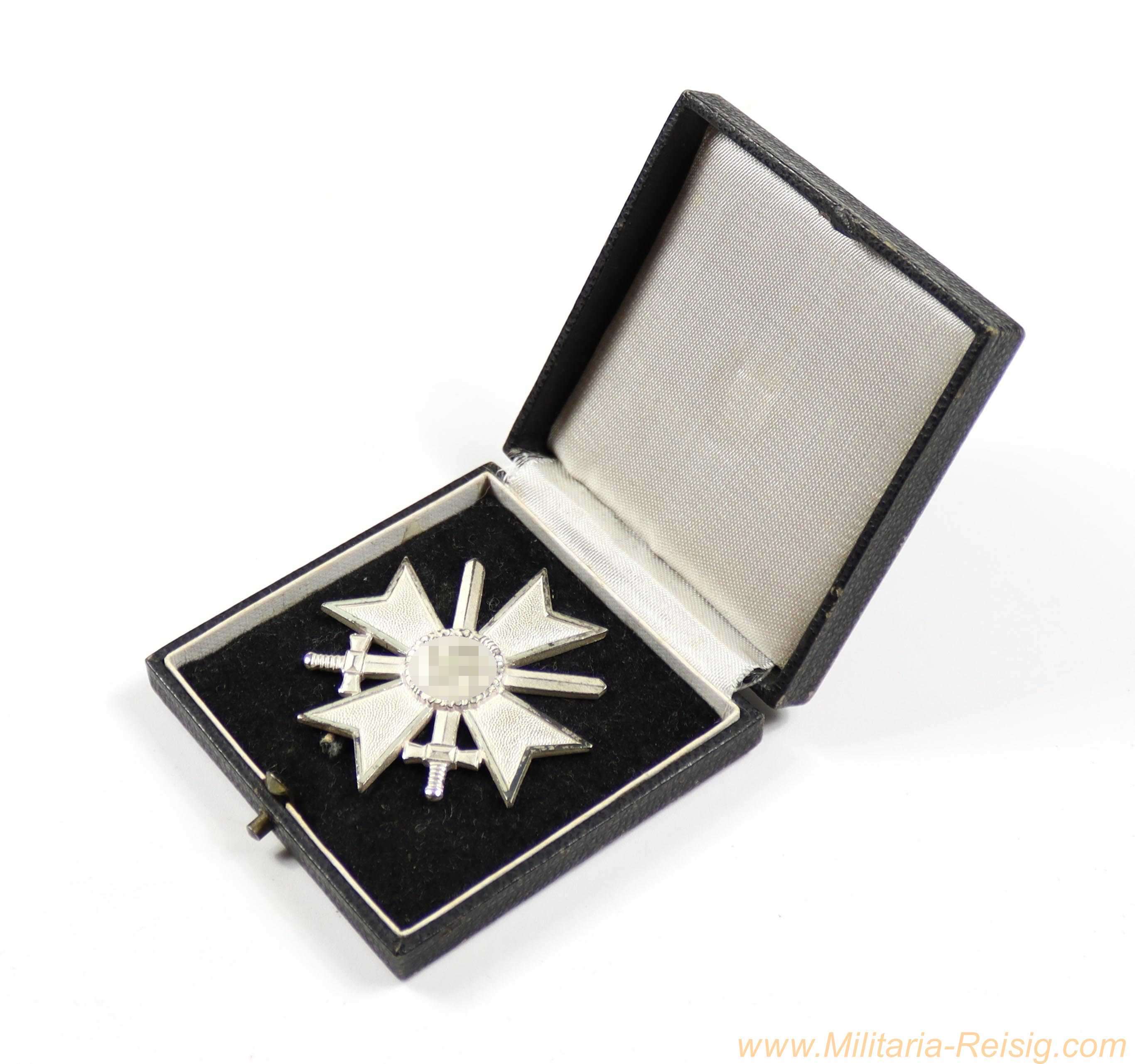 Kriegsverdienstkreuz 1. Klasse 1939 mit Schwertern im Etui, Hersteller 43 (MINT)