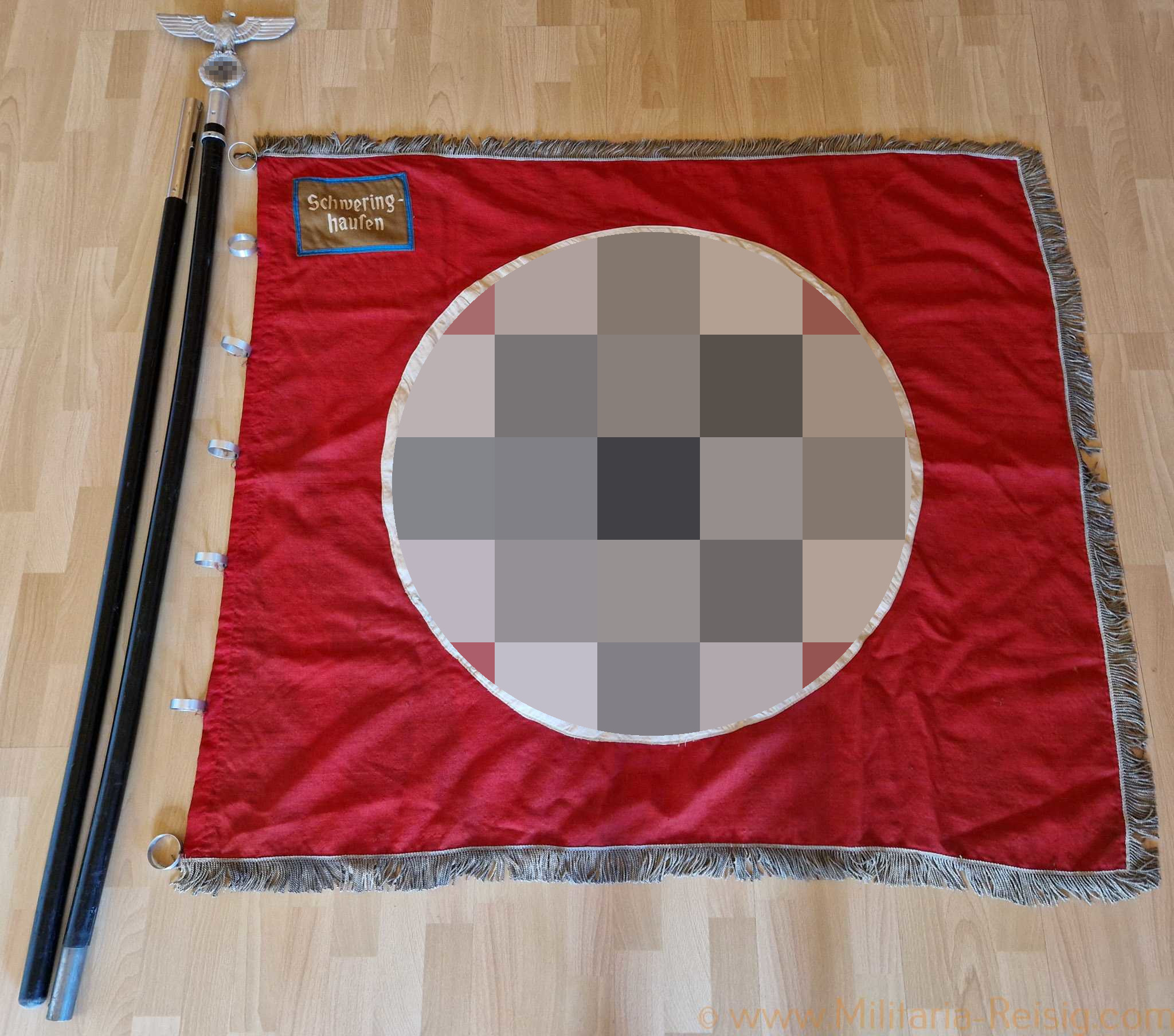 NSDAP Ortsgruppenfahne Schweringhausen mit Fahnenstange und Fahnenspitze 