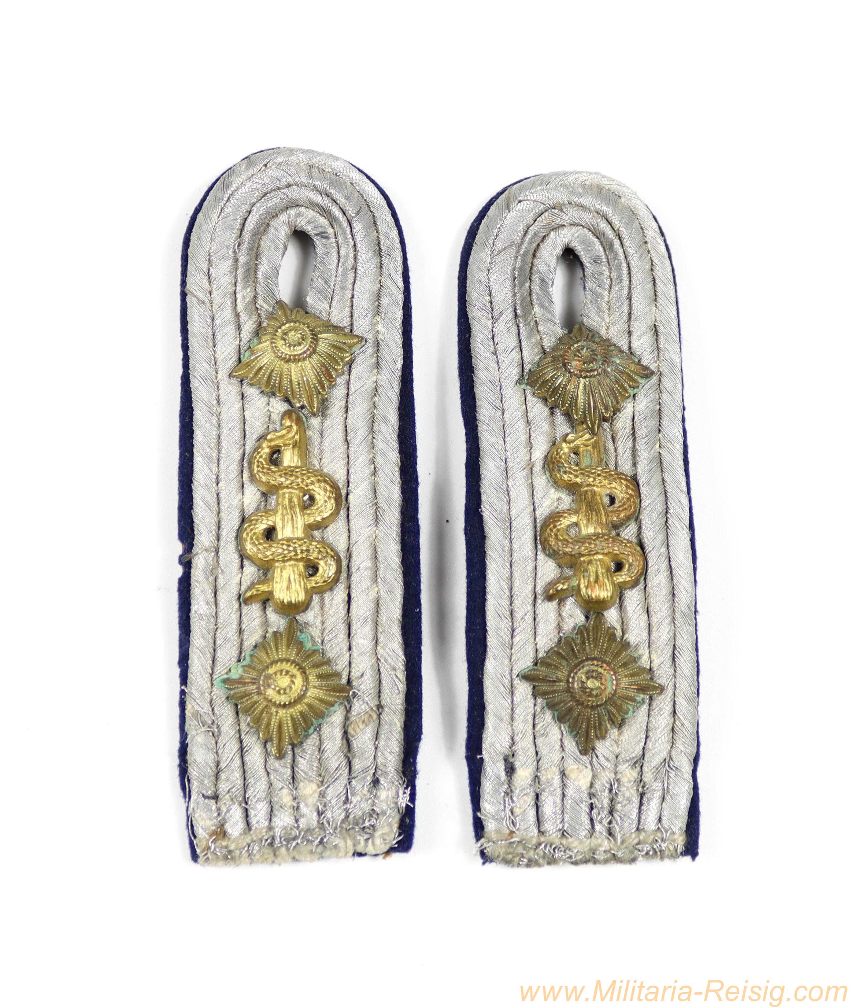 Wehrmacht Heer – Paar Schulterstücke zum Einnähen für Sanitätsoffizier (Stabsarzt) 
