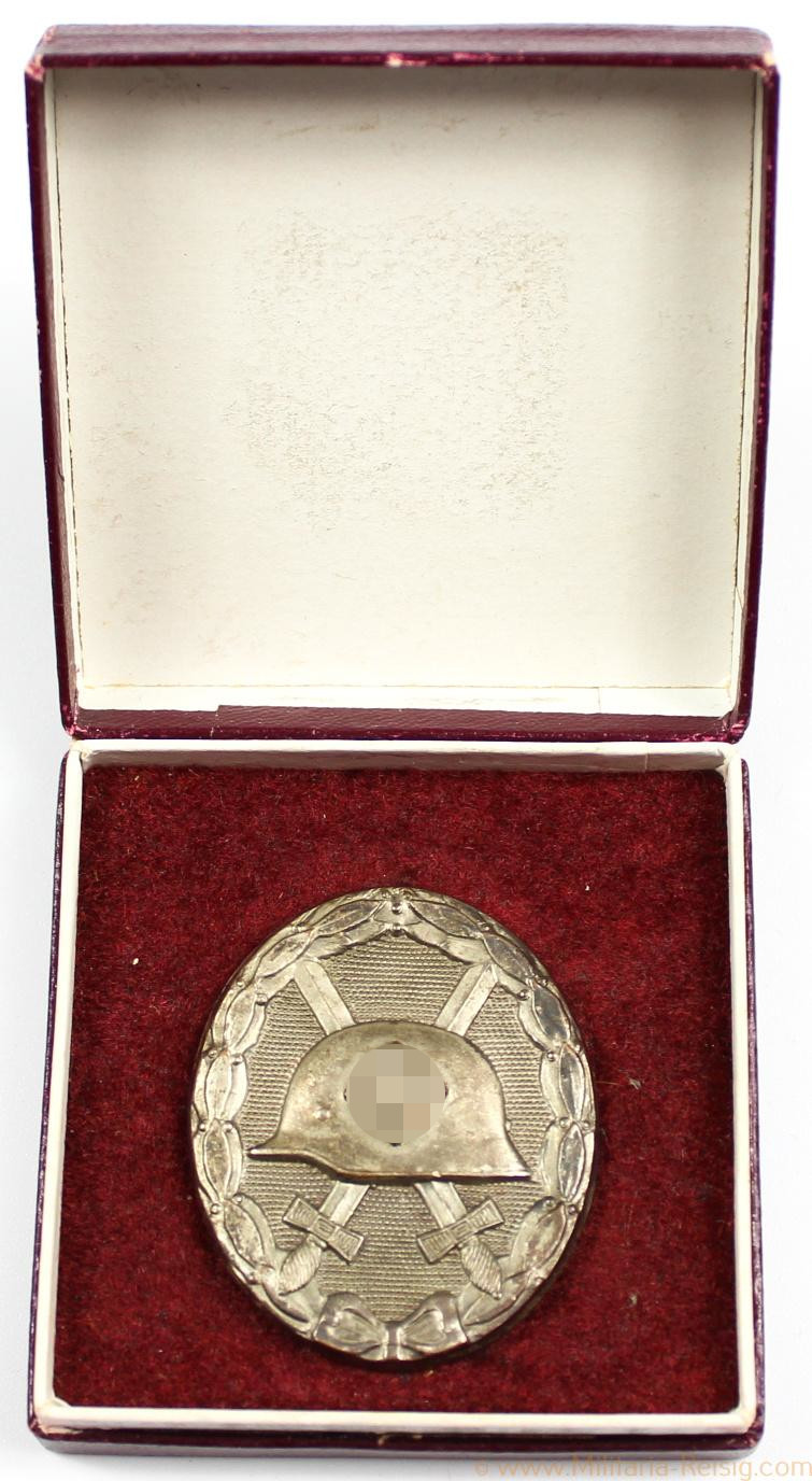 Verwundetenabzeichen in Silber im Etui, Herst. 13 (Gustav Brehmer, Markneukirchen)