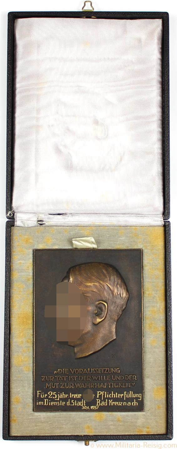 Erinnerungsplakette Adolf Hitler mit Widmung im Verleihungsetui