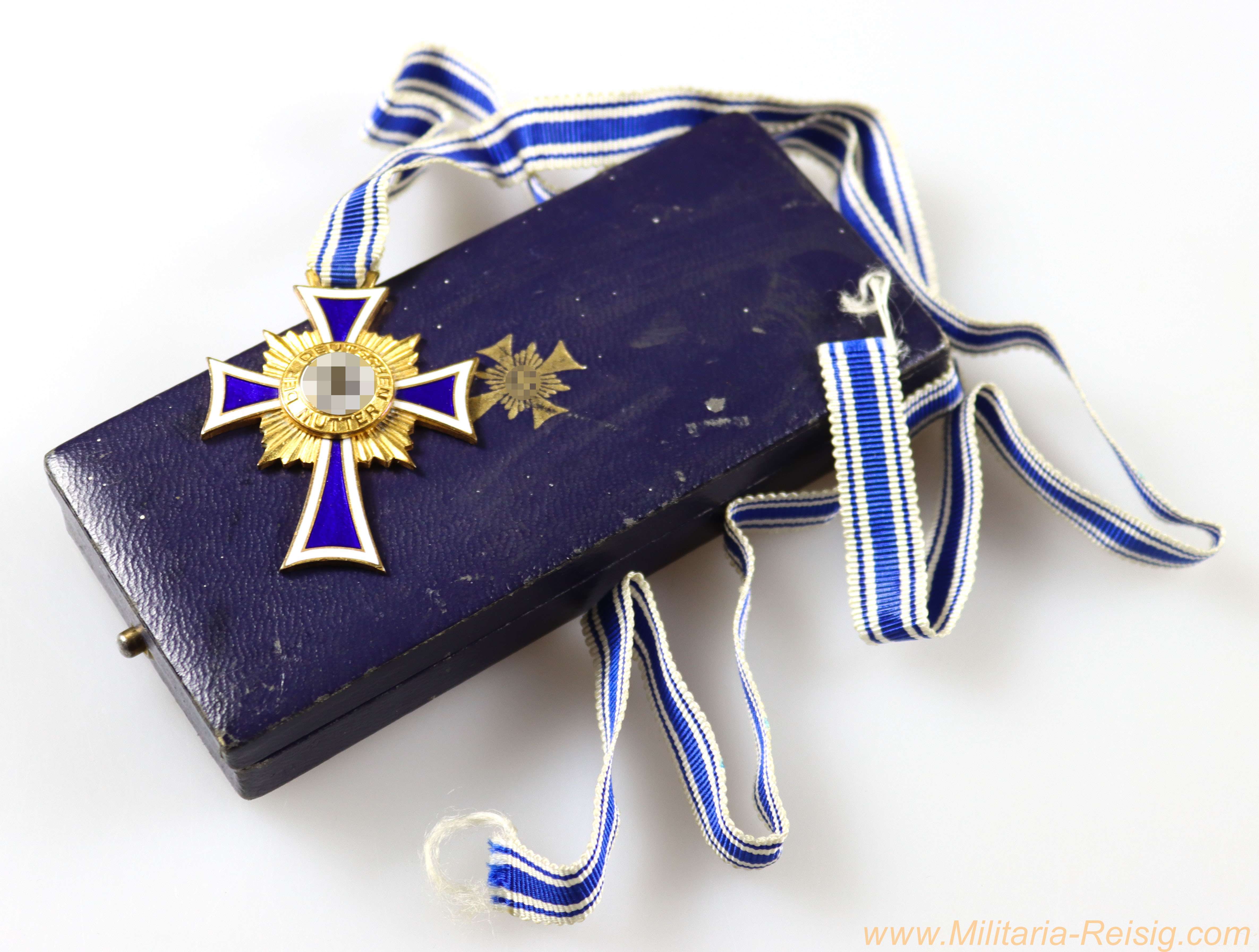 Mutterkreuz in Gold im Etui, Hersteller L. Bertsch, Karlsruhe