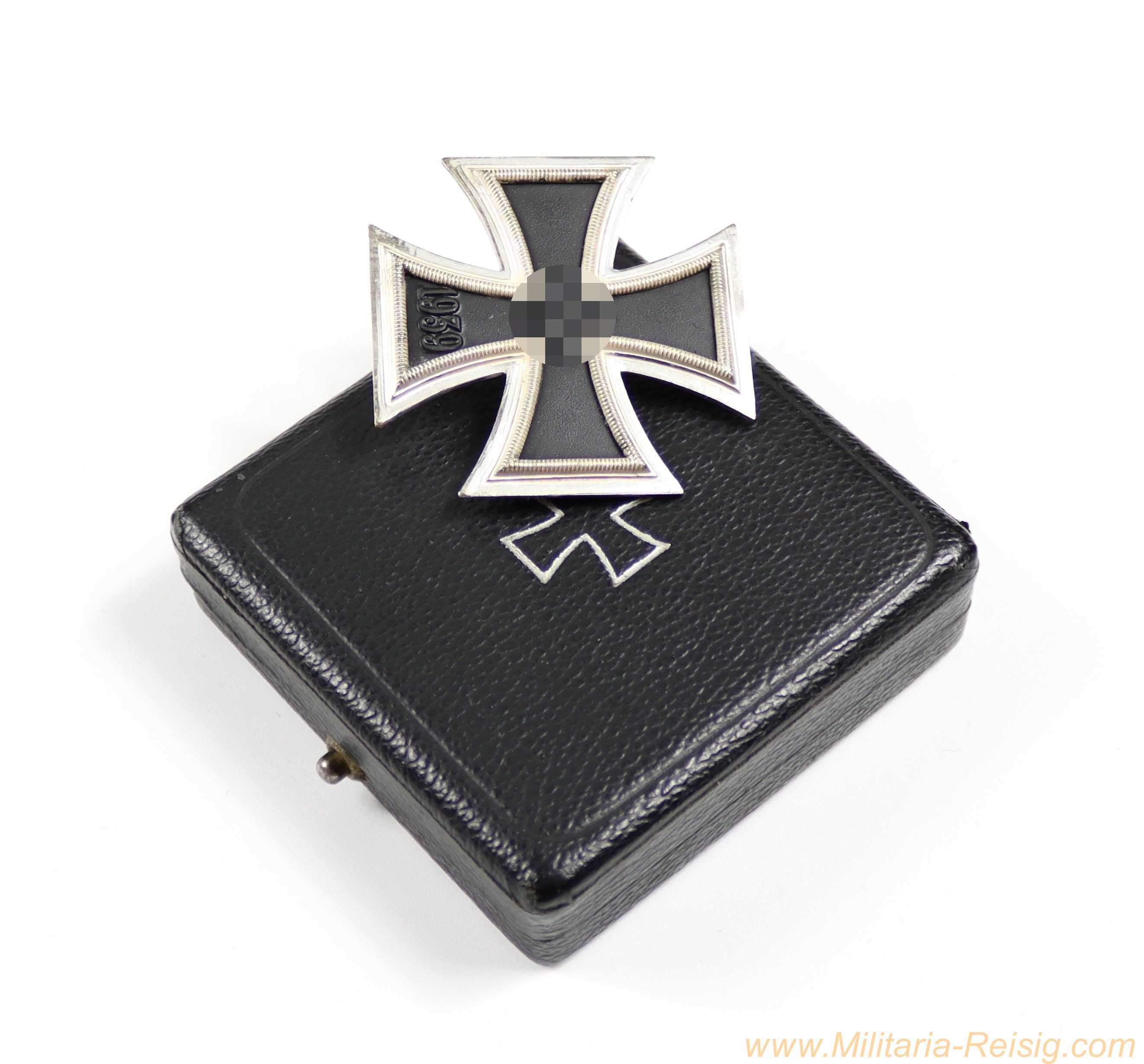 Eisernes Kreuz 1. Klasse 1939 im Etui – Hersteller L/11 (Wilhelm Deumer, Lüdenscheid)
