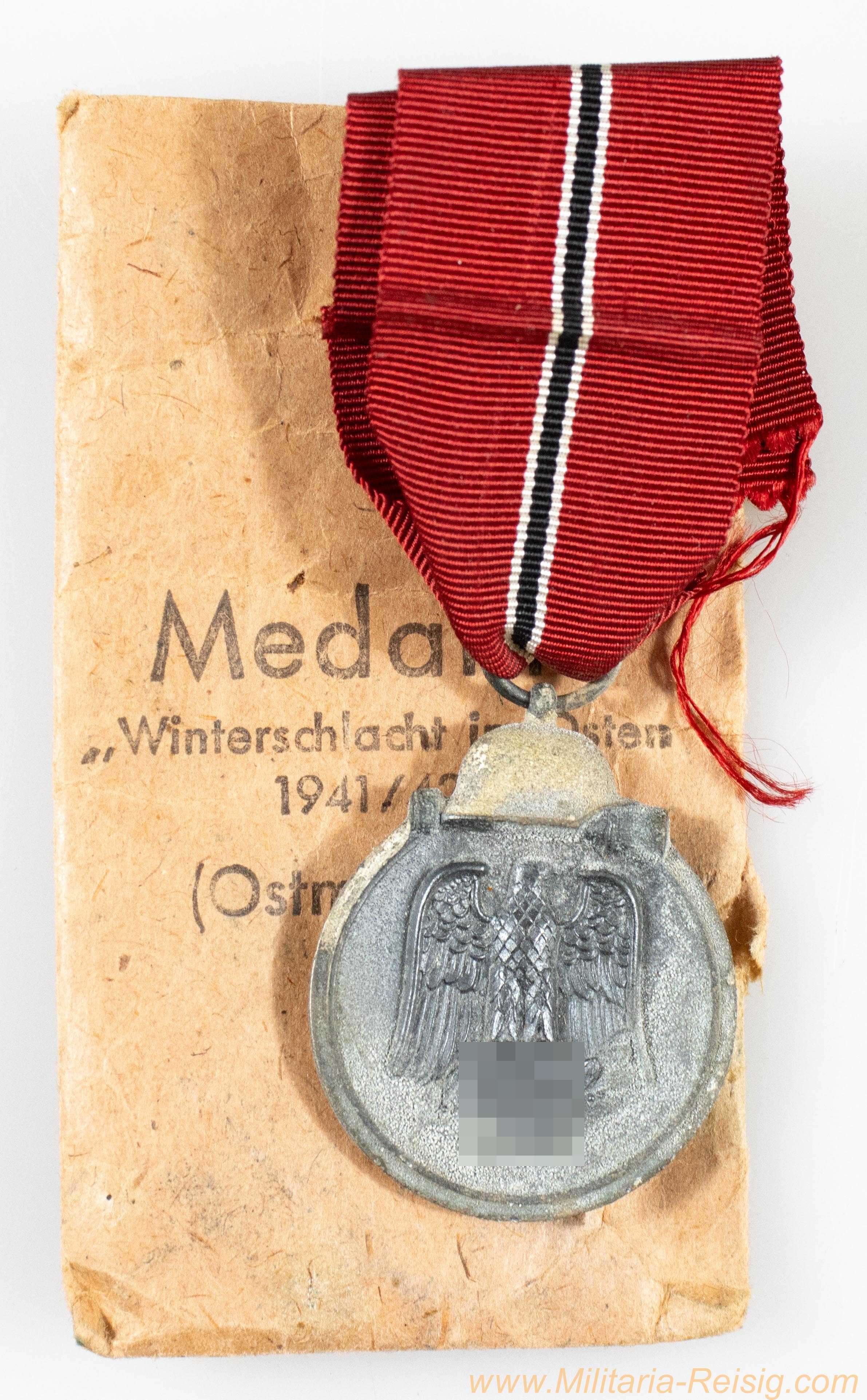 Ostmedaille mit Verleihungstüte