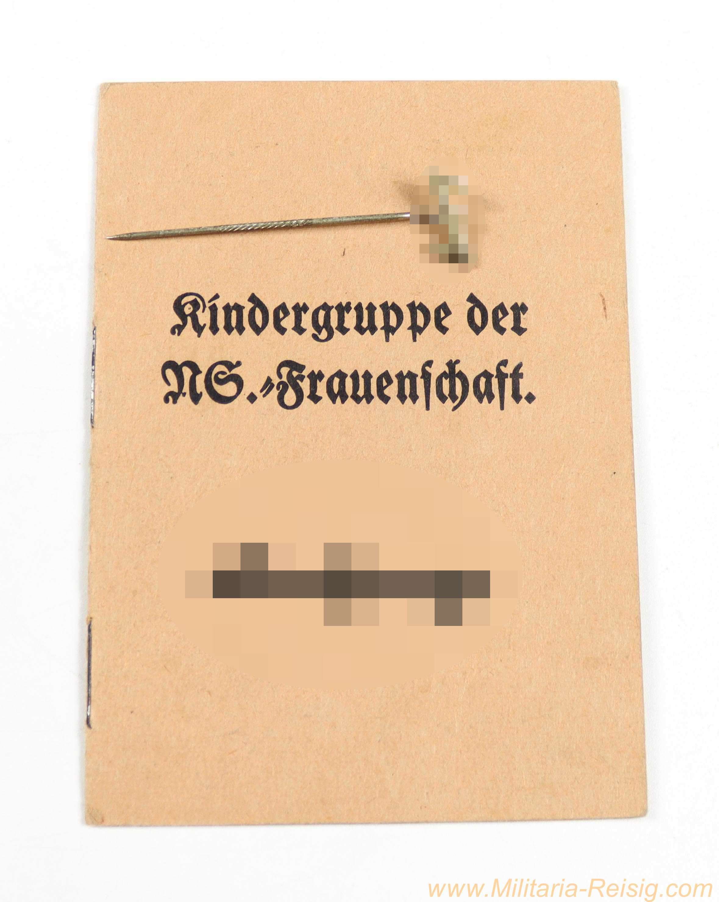 Ausweis der "Kindergruppe der NS.-Frauenschaft" mit Anstecknadel