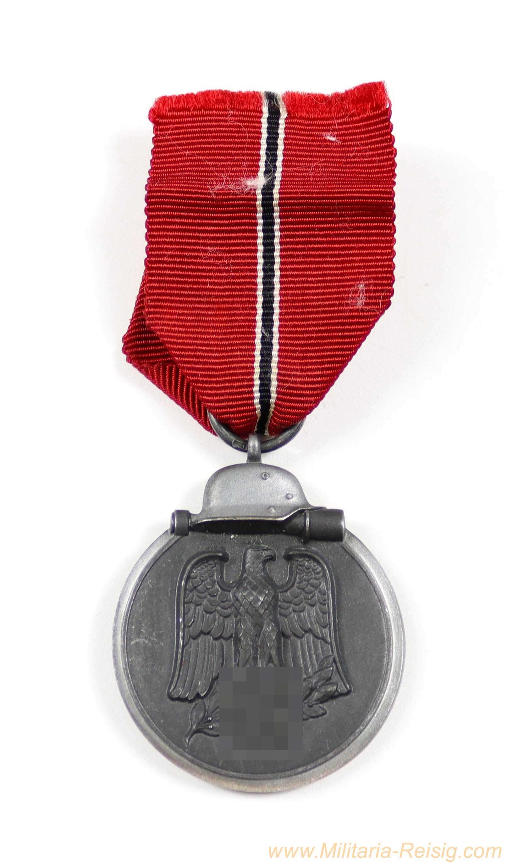 Medaille "Winterschlacht im Osten 1941/42" am Band