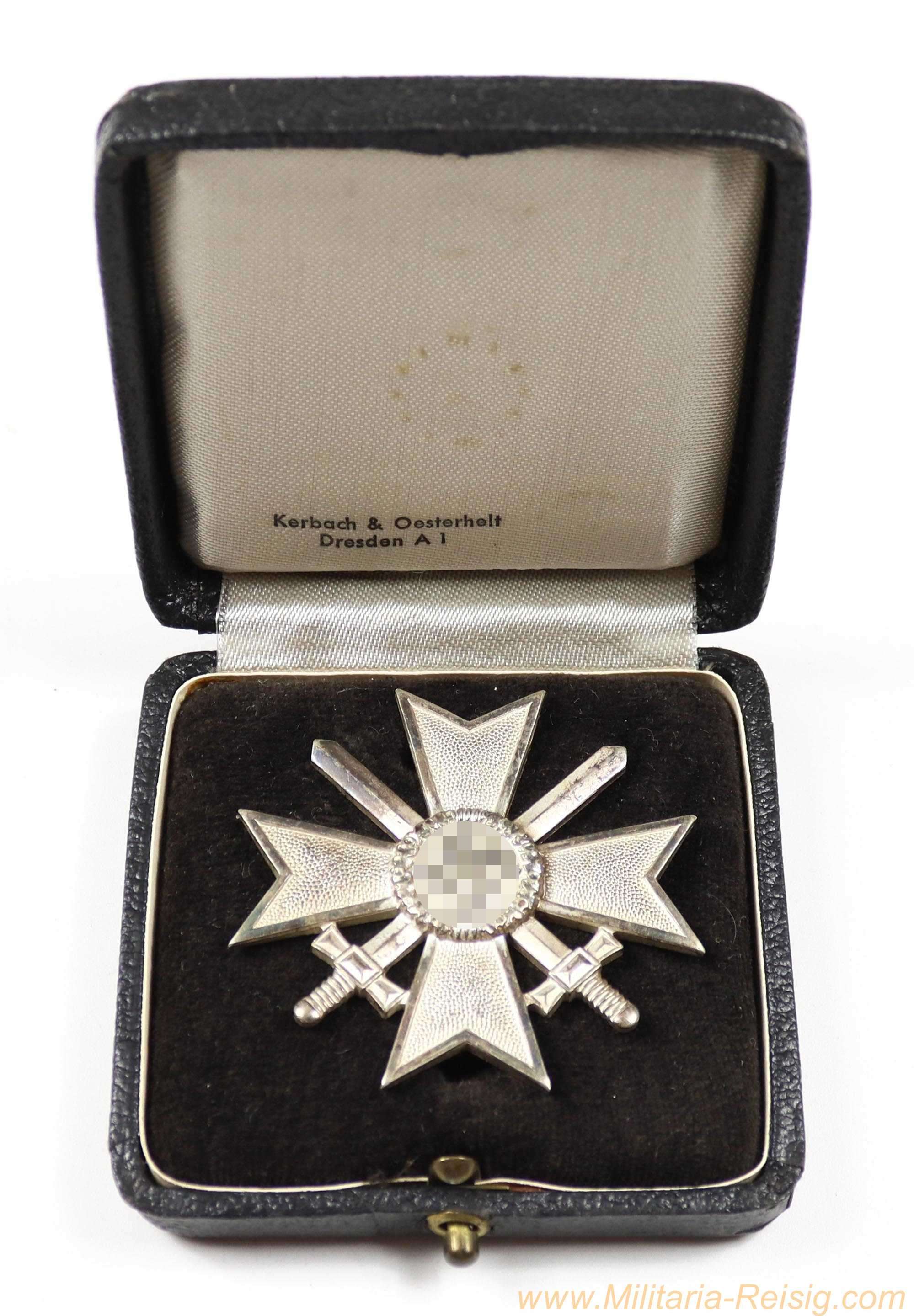 Kriegsverdienstkreuz 1. Klasse mit Schwertern im Etui – Hersteller "84" Carl Poellath