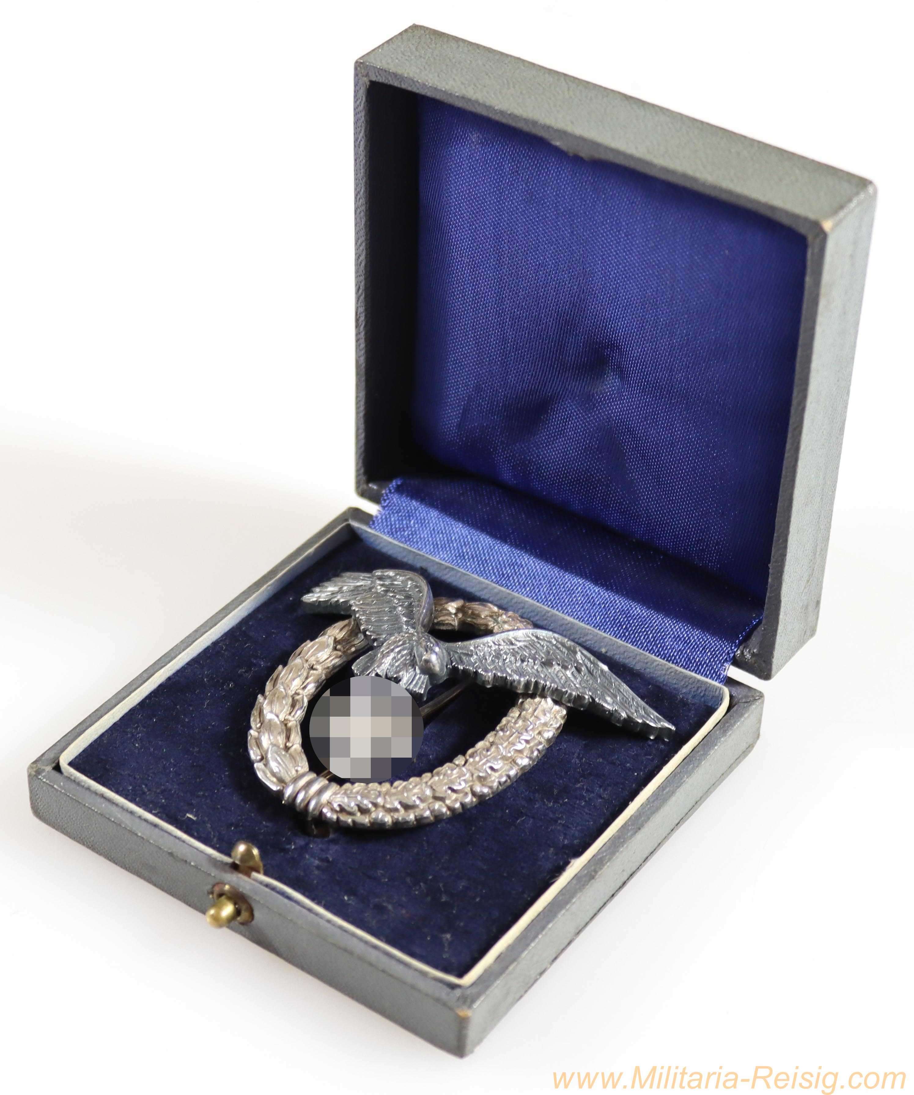 Flugzeugführerabzeichen der Luftwaffe im Etui, Hersteller OM