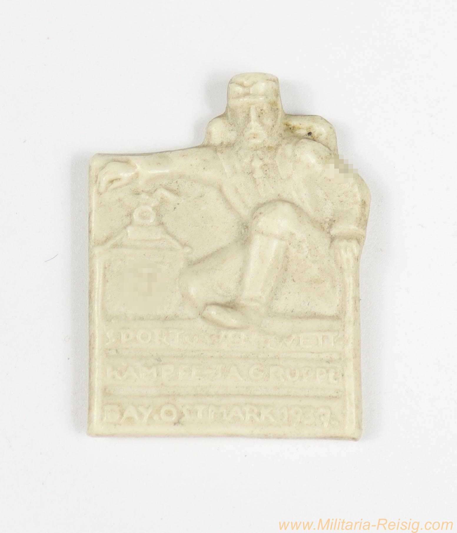 Porzellanabzeichen "Sport- und Wehrwettkämpfe – SA-Gruppe Bayer. Ostmark 1939"