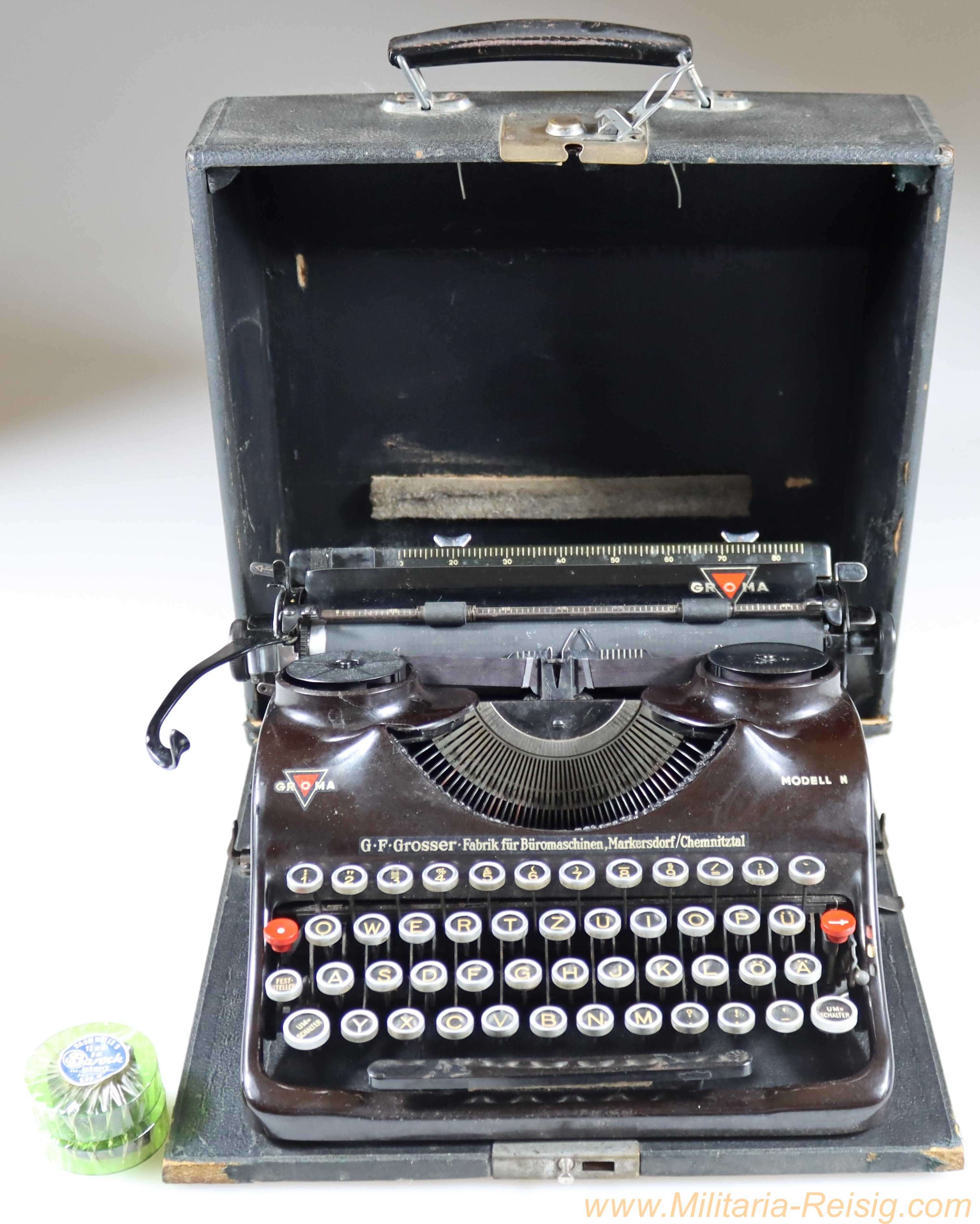 Schreibmaschine mit SS-Runen Taste und Original Transportkasten, Hersteller Groma