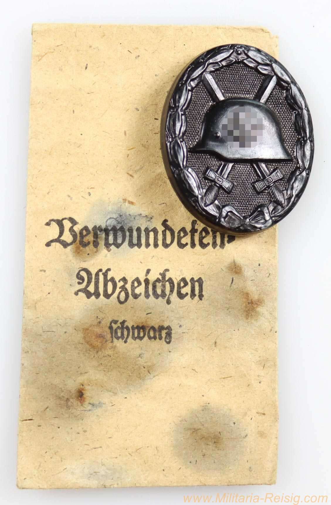 Verwundetenabzeichen in Schwarz, Hersteller L55 (Wächtler & Lange, Mittweida) mit Verleihungstüte