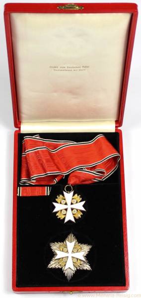 Orden vom Deutschen Adler Verdienstkreuz mit Stern 1. Modell im Etui, Herst. Deschler & Sohn München
