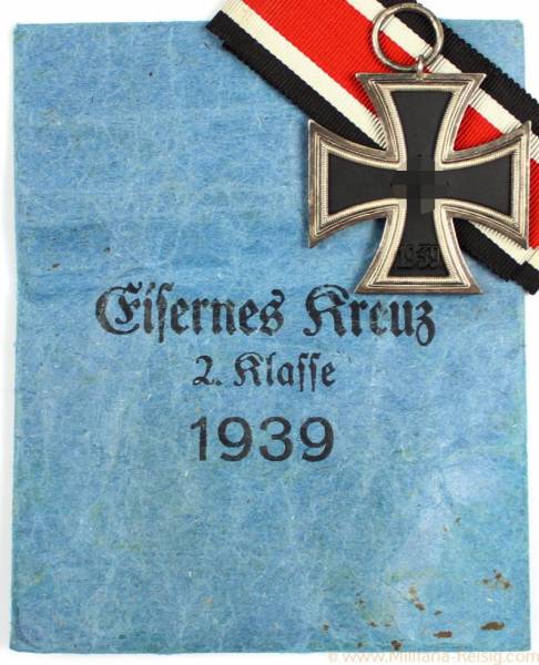 Eisernes Kreuz 2. Klasse 1939, Herst. 65 (Kerntyp 4) + Verleihungstüte