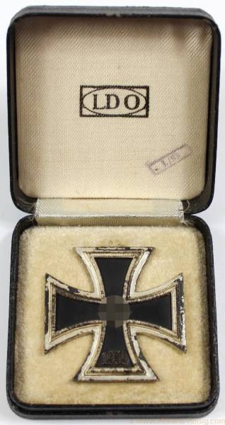 Eisernes Kreuz 1. Klasse 1939 im Etui, Herst. L55 - Messingkern 