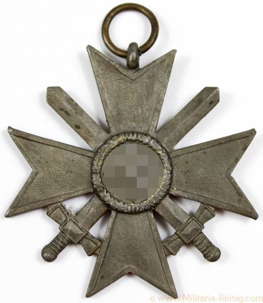 Kriegsverdienstkreuz mit Schwertern 2. Klasse ohne Band, aus Zink, guter Zustand.