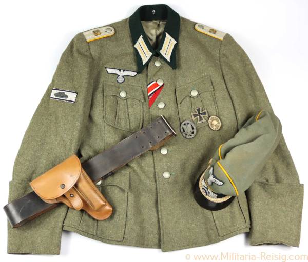 Wehrmacht M36 Feldbluse mit Schirmmütze der Kavallerie für einen Offizier