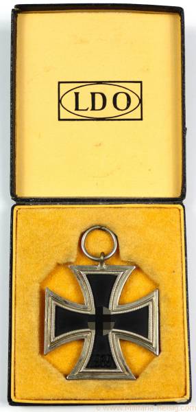 Eisernes Kreuz 2. Klasse 1939 im LDO-Etui, Hersteller C.E. Juncker