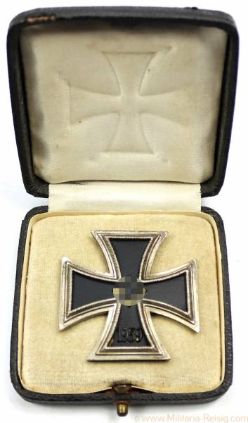 Eisernes Kreuz 1. Klasse 1939 mit Messingkern, Herst. Friedrich Orth, Wien