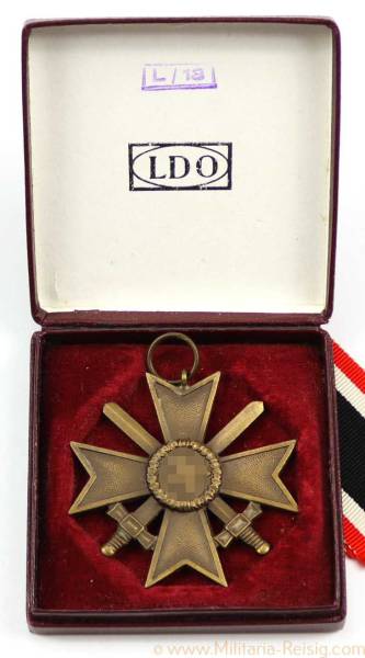 Kriegsverdienstkreuz 2.Klasse mit Schwertern im LDO-Etui 2. Form, Hersteller L/13